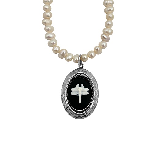 Колье с локетом, короткое