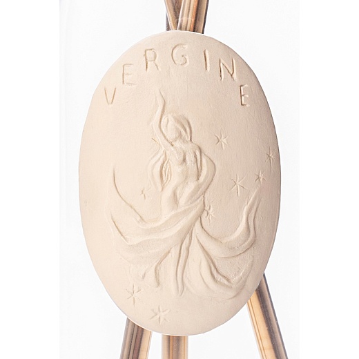 Свеча Igni Vergine, Дева