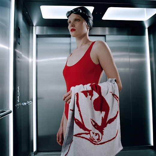 Полотенце «Девушка в очках»