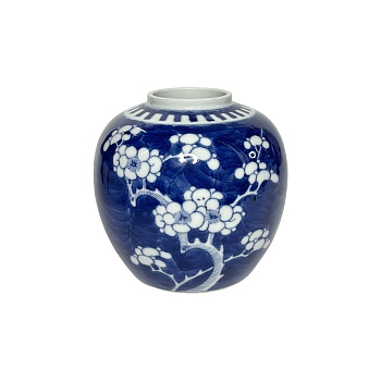 Фарфоровая ваза с росписью