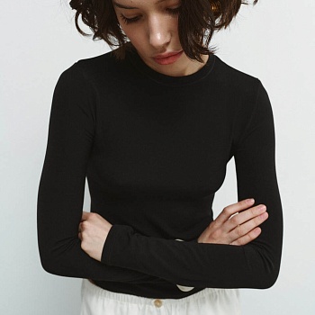 Лонгслив Simple in Black